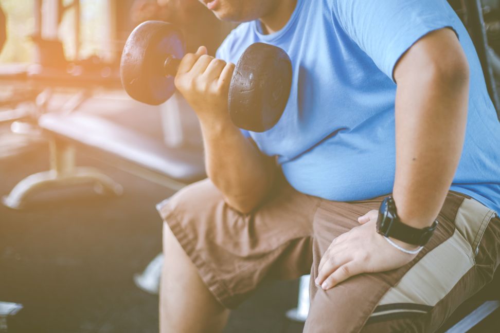 man doing bicep curls